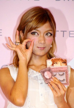 ローラ