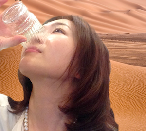 砂漠で砂をわたす？水を渡す？
