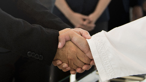 handshake-business-people-4d-arab-businessmen-making-a-deal-besthqwallpapers.com-1746x982.jpg