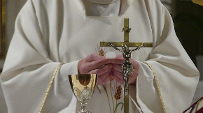 priest-gb42c7828d_640.jpg