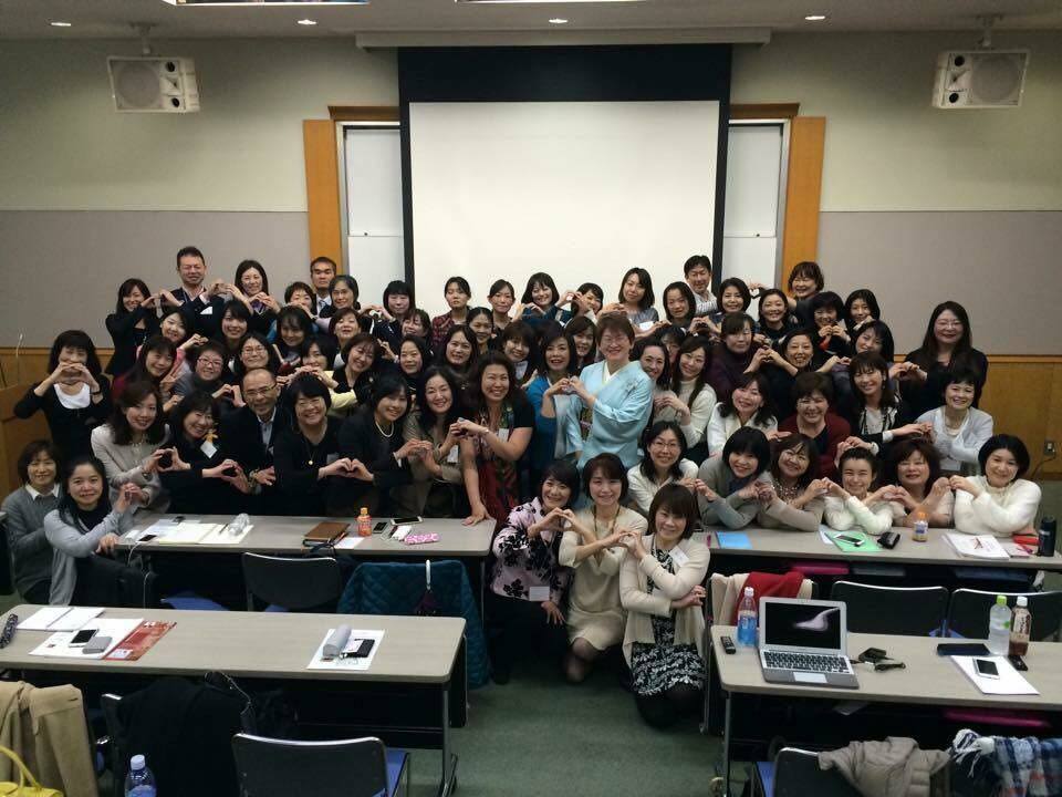7000名