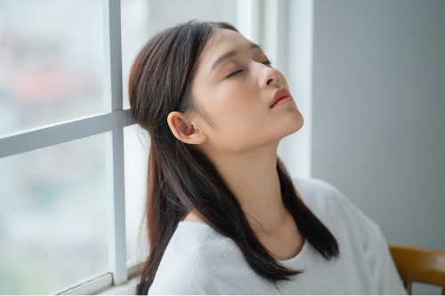 悩む女性1.png