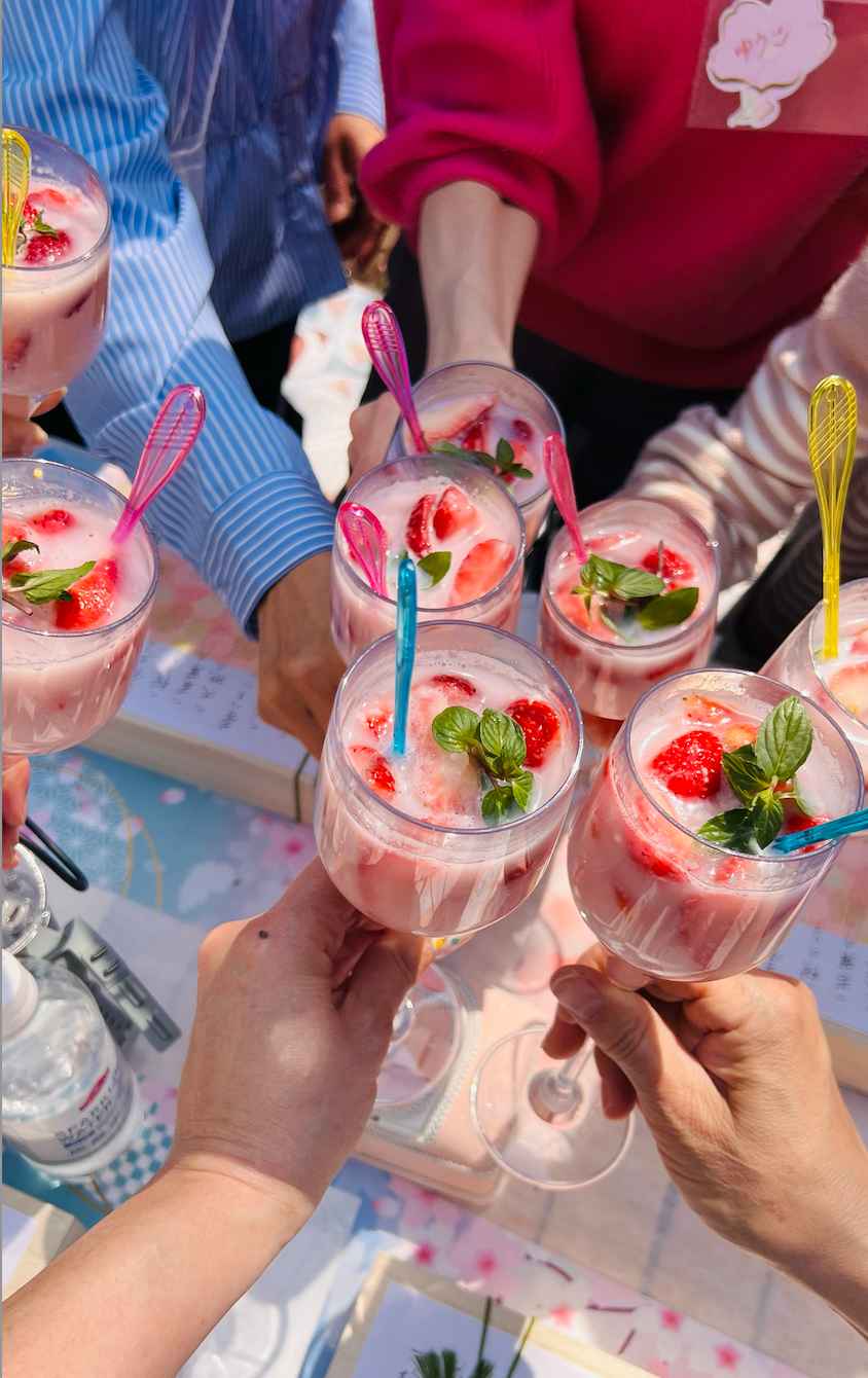 いちごで乾杯.png