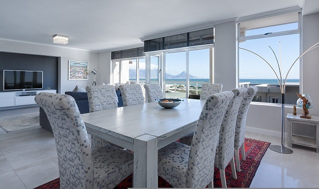 dining-room-g604338870_640.jpg