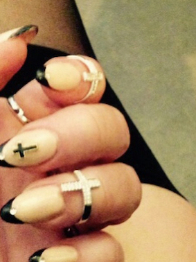 480x640-a13983d3-29fb-11e6-a838-858e1ac135c7-assets-elleuk-com-gallery-1740-madonna-nail-art-jpg.jpg