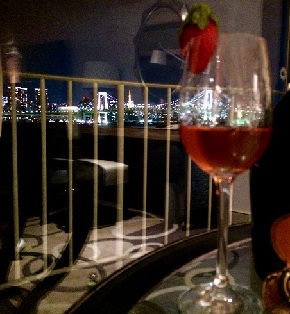 ロゼと夜景と苺
