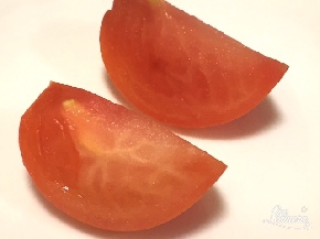 トマトのお尻の白い筋を見て切り分ける裏技のなぜ レシピのいらない料理術