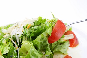 トマトのお尻の白い筋を見て切り分ける裏技のなぜ レシピのいらない料理術 トマトのお尻の白い筋を見て切り分ける裏技のなぜ レシピのいらない料理術
