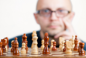 strategy-1080533_1920.jpg