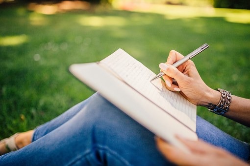 writing-923882__340.jpg