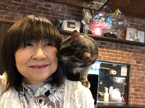 肩乗り猫２.JPG