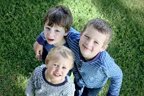 brothers-2107264_1920.jpg
