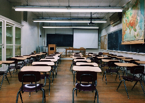classroom-2093743_1280.jpg