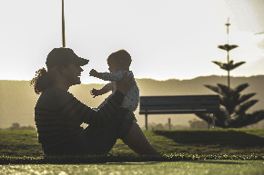 mother-1039765_1920.jpg
