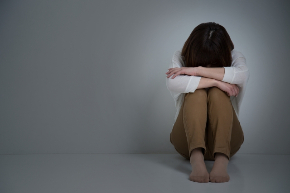 悩む女性_s.jpg