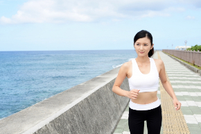 女性走る.jpg