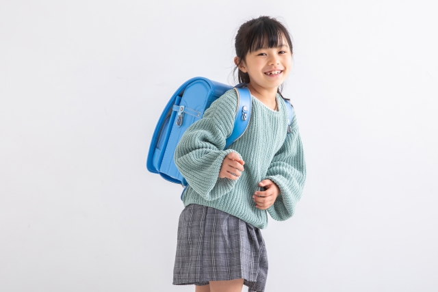 登校する女子１.jpg