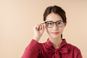 眼鏡女性.jpg