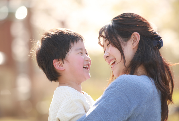 サーモンピンクと白 花 写真 母の日カード.png