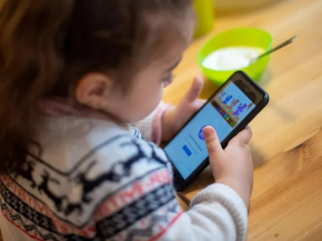 スマホ　こども.jpg