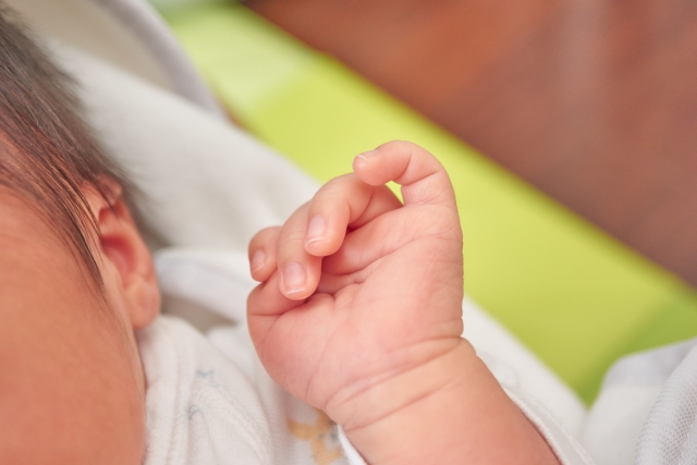 新生児のおてて25312248_s.jpg