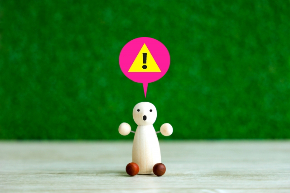 注意マークと人形 27010471_s.jpg