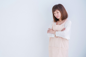 考えるお母さん.jpg